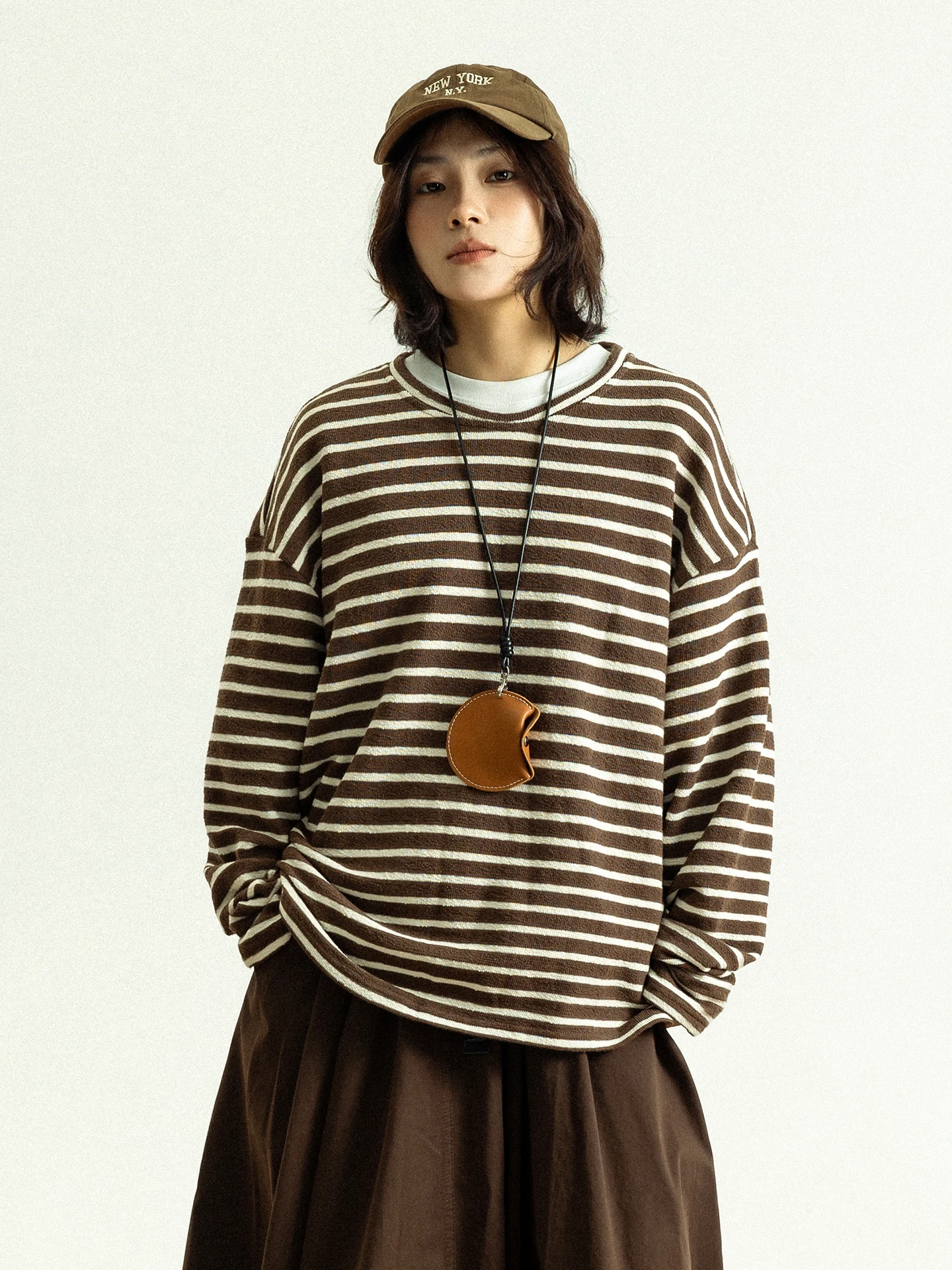 

Женская свободная базовая футболка GoodNorth Spring Vintage Coffee Stripe с длинным рукавом, хлопковая, с широкими плечами, свободного кроя, круглая горловина