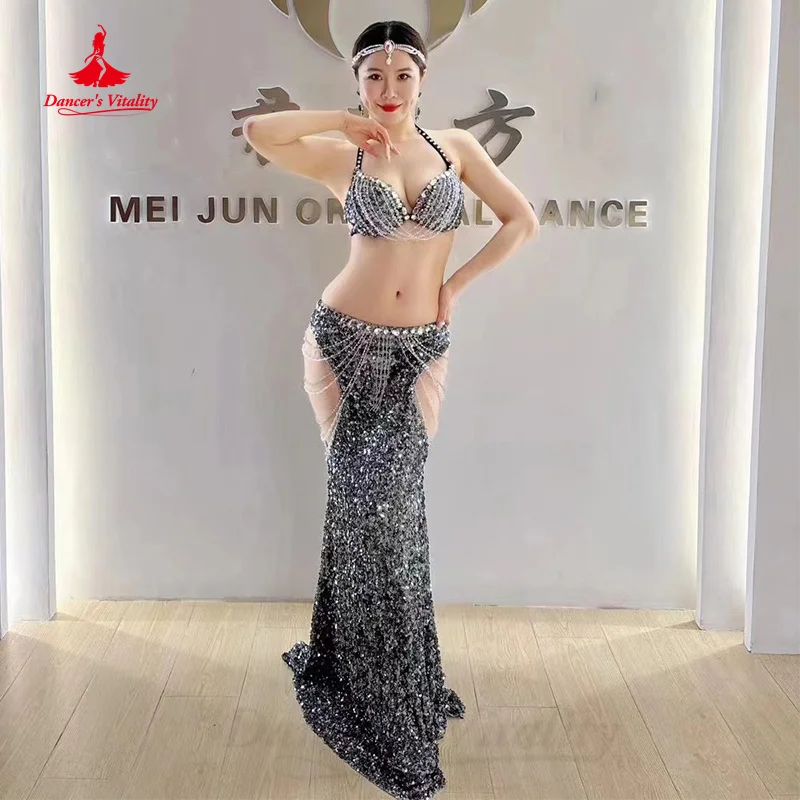 Traje de danza del vientre personalizado, sujetador de diamantes de imitación de lujo, conjunto de falda larga de lentejuelas Sexy, ropa de actuación profesional de Baile Oriental