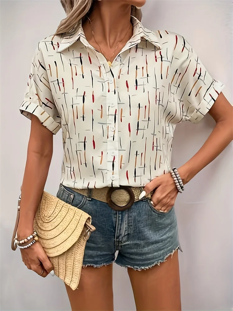 Лето 2022. Женские рубашки с короткими рукавами и чернильной стилью с цветочным принтом для модных и повседневных летних каникул.