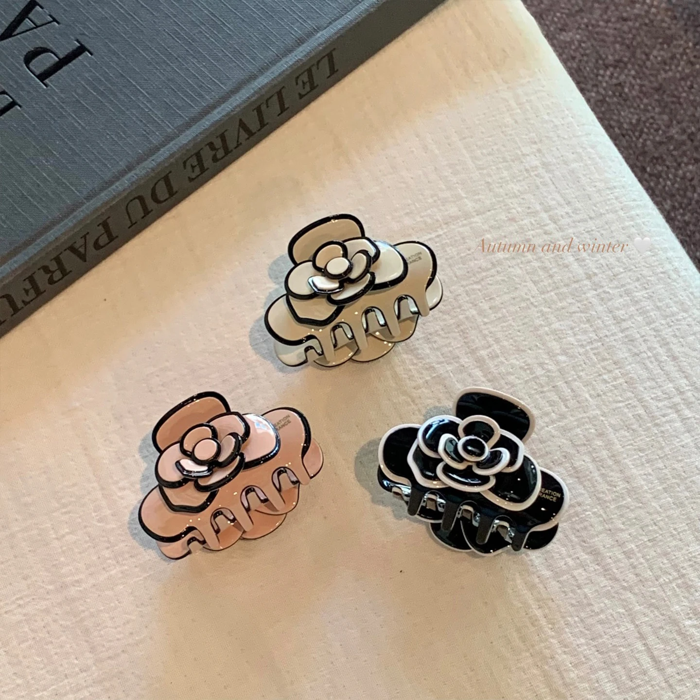 presilha-de-cabelo-fena-estilo-coreano-rosa-cha-para-coque-meio-alto-acorio-de-cabelo-tipo-garra-de-tubarao-ampos