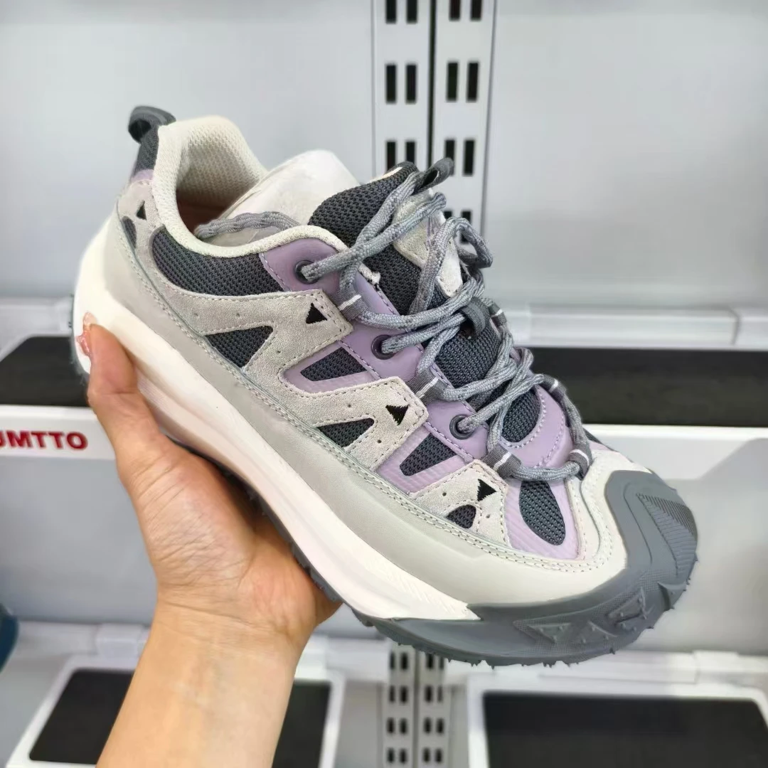 

Мужские походные ботинки. Удобные и универсальные для мужчин и женщин. Обувь для прогулок, спорта и альпинизма.