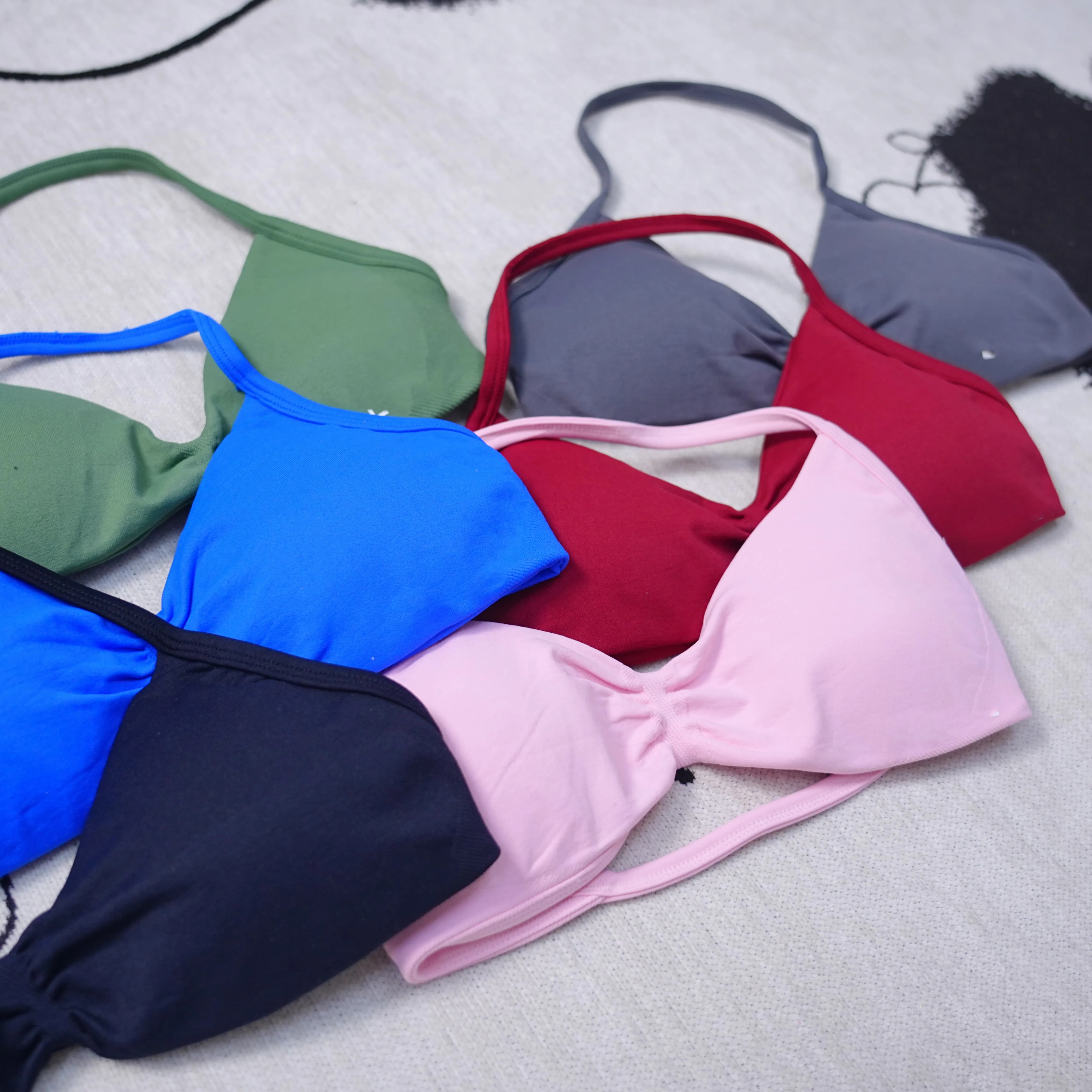 Impact Strappy Sports Bra Women‘s High Stretch Durable Fabric Seamless Yoga Crop Top Breathable Gym Fitness Sports Bra image 2