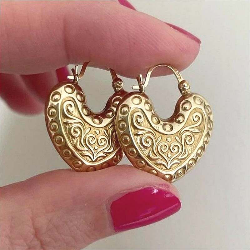 Exquisitos pendientes colgantes chapados en oro con textura tallada a mano, colgante en forma de corazón a la moda para mujer, artesanías de joyería para banquete y boda