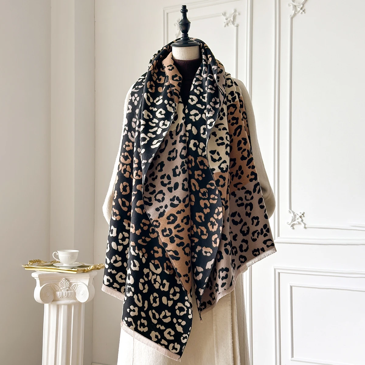 

New Brand Autumn and Winter Cashmere Scarf Women Elegant Warm Pashmina Blanket Poncho Scarves Female Leopard Print Shawl Bufanda