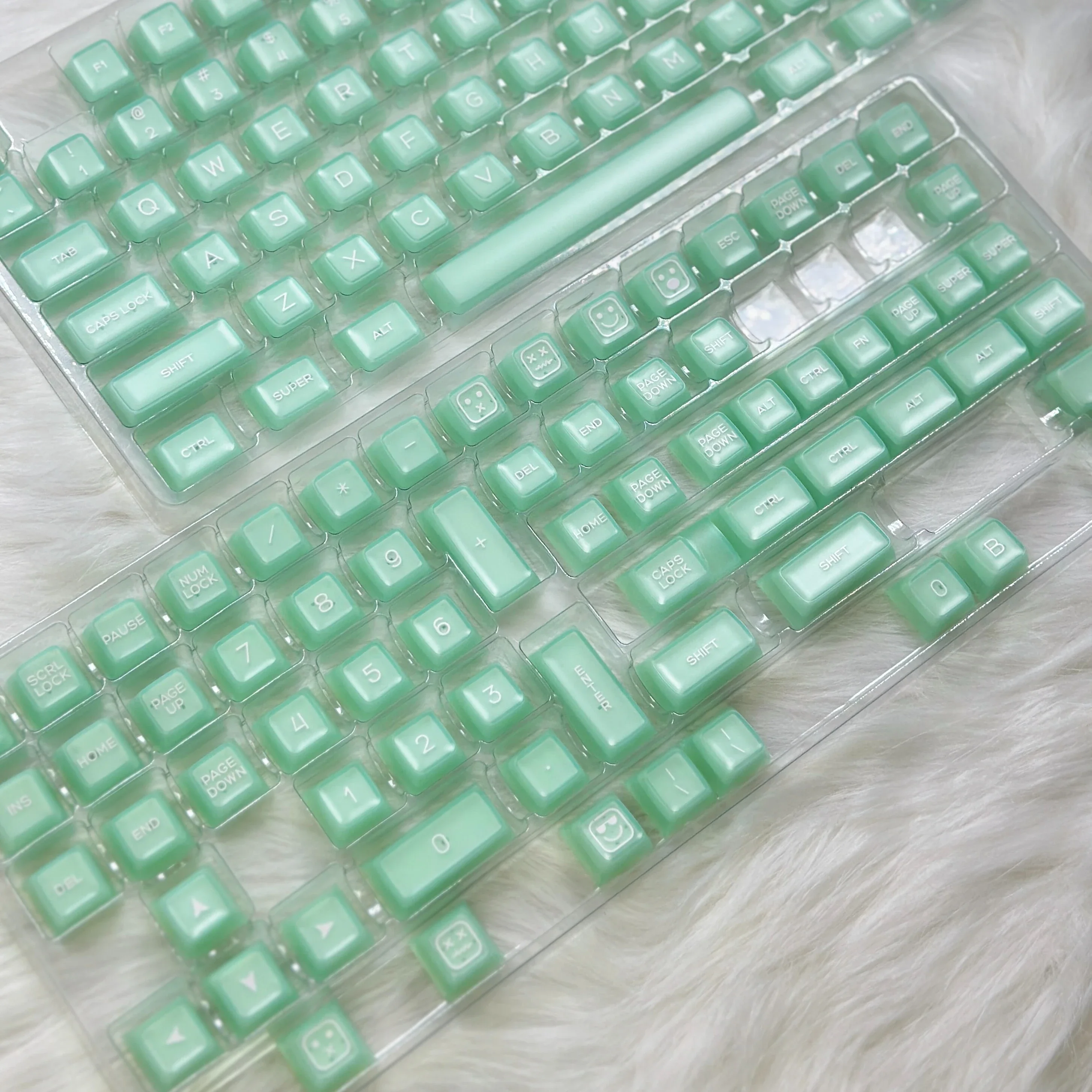 

PBT two-color Han sapphire keycaps SA high semi-transparent small full set of two-color injection molding with 61/75/87, etc