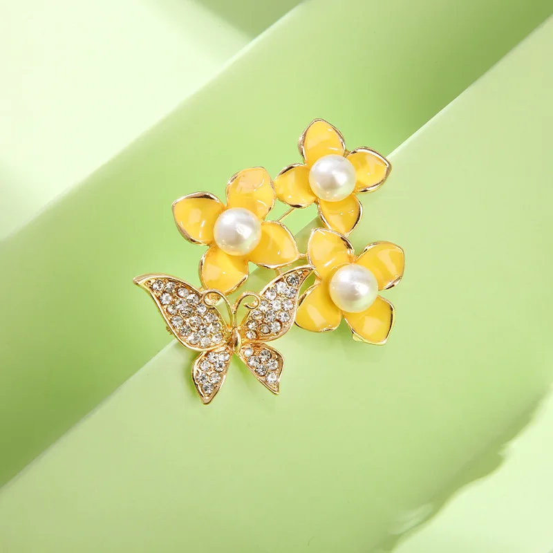 Enamel Yellow Flower Butterfly Brooches For Women Fashion Insect Pin Wedding Party Jewelry Gift High Qaulity Clothing Accesories