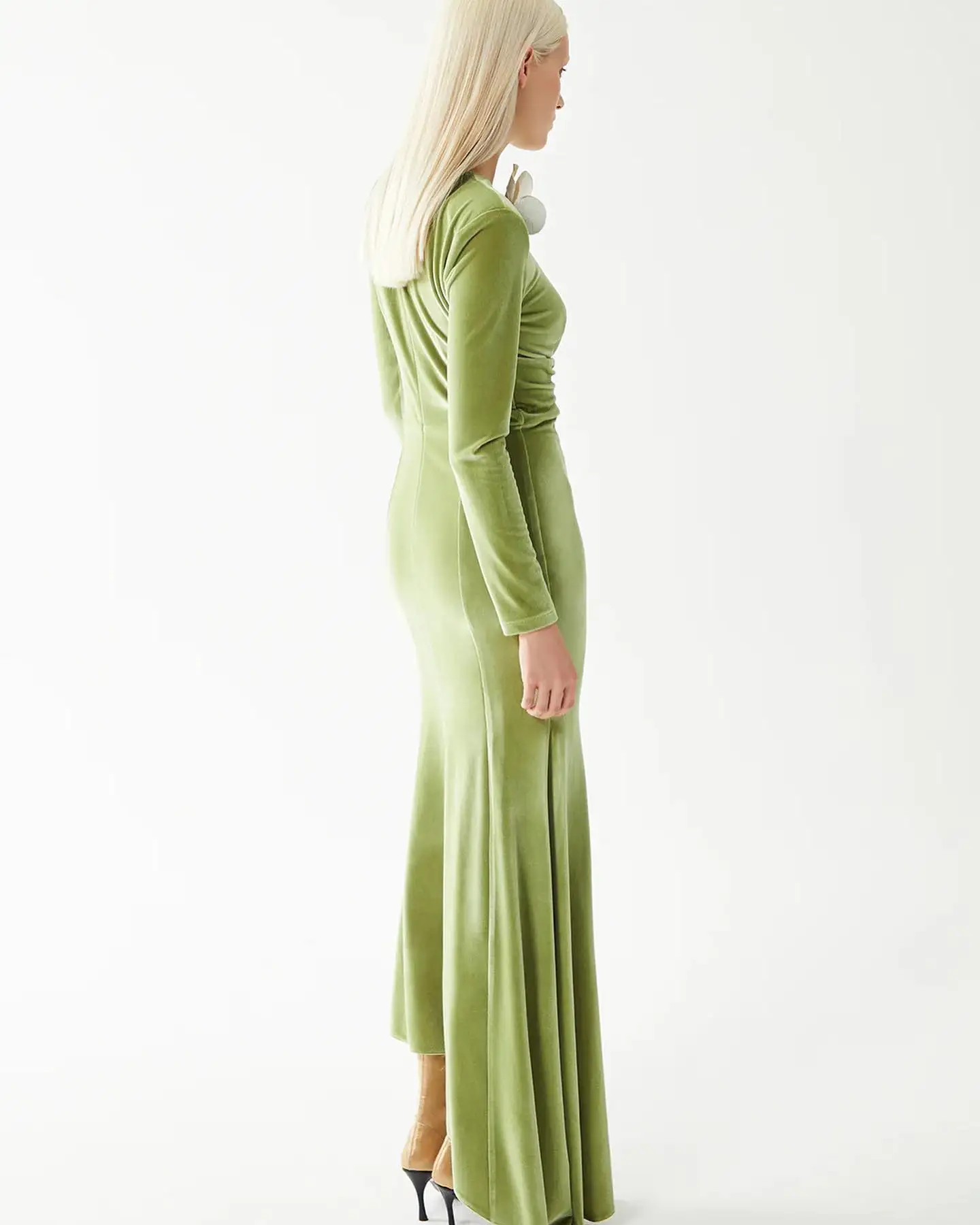 Abito da sera a sirena con fiori 3D in velluto delicato personalizzato Temperamento maniche lunghe O-collo Lunghezza pavimento فسات intellimavera