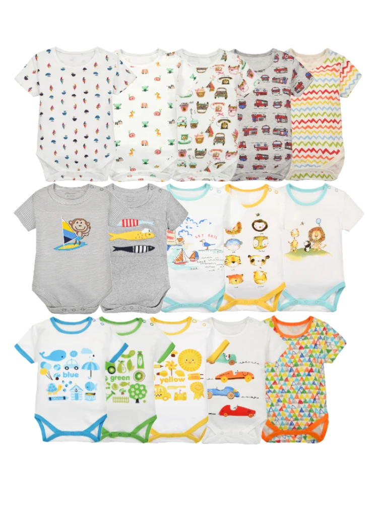 2pcs random boys and girls short sleeved triangle crawling clothes, skin friendly and comfortable, with cute printed patterns