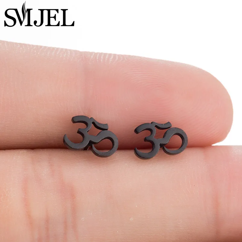 SMJEL Orecchini con simbolo OM alla moda per donna Uomo Moto Meditazione Yoga Gioielli fitness minimalisti Borchie in acciaio inossidabile