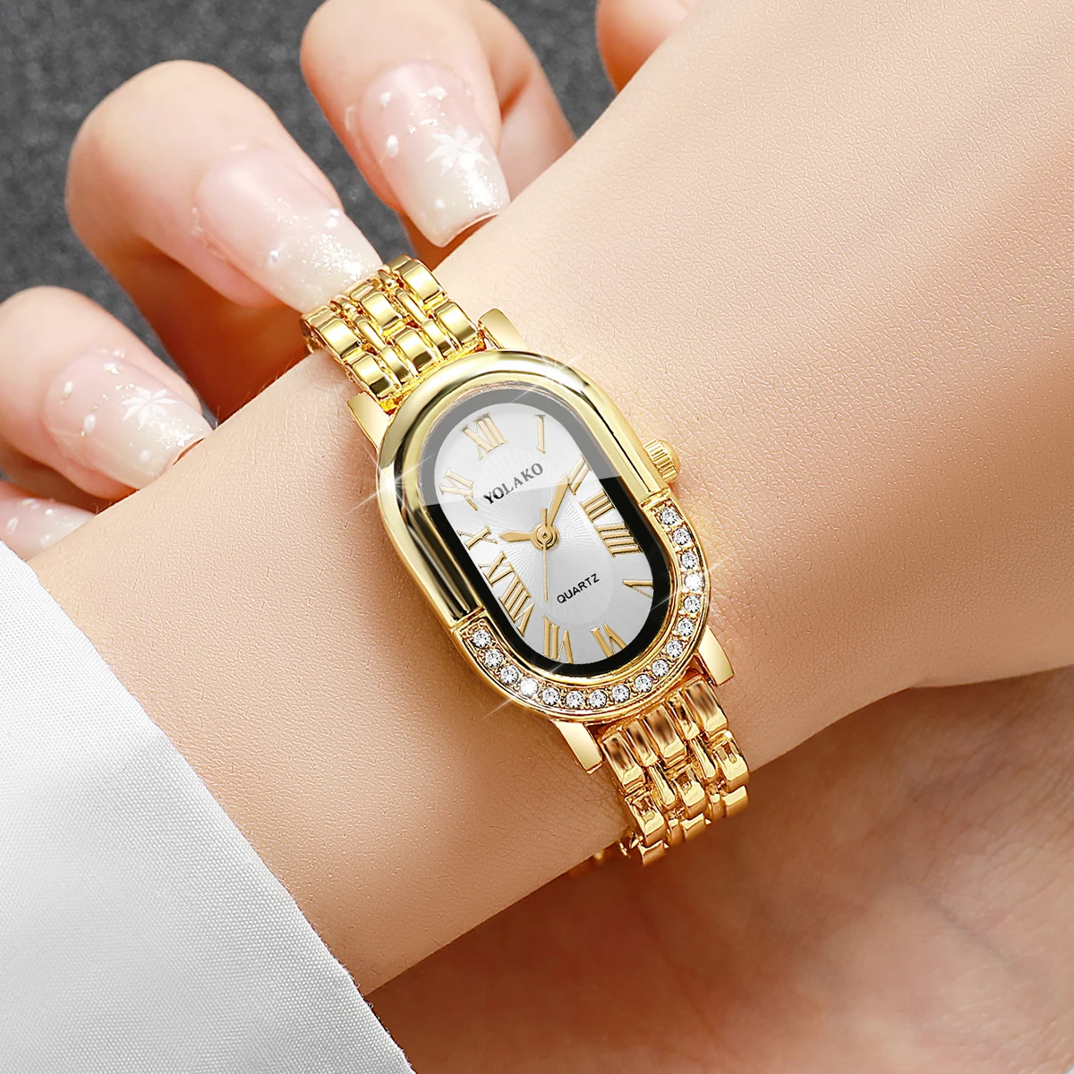 Elegant Rhinestone Roma Dial Women Watches Elegant Bracelet Strap Quartz Watch Ladies Clock Relogio Feminino Gift（Without Box） - view 4
