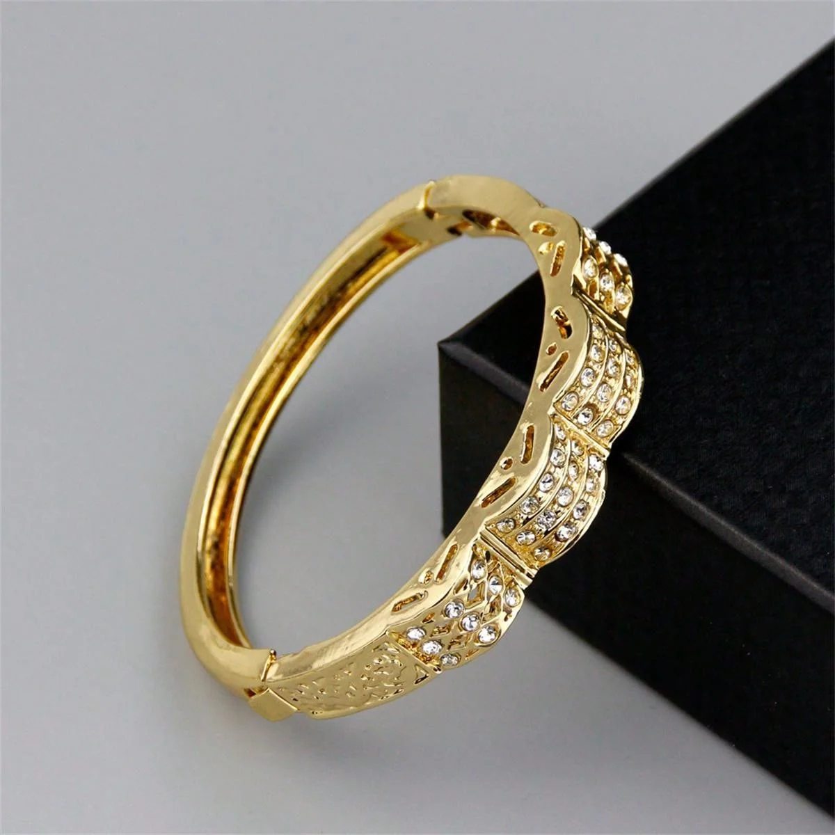 A Lady Full Rhinestone Golden Bangle Girl Alloy Bracelet Moroccan Bridal Wedding Jewelry