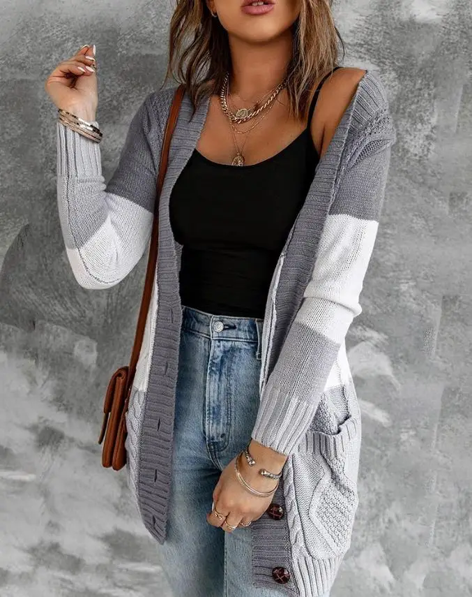 Damski uniwersalny kardigan z dzianiny z detalami w bloki kolorów i wzorem warkoczowym, wygodna odzież wierzchnia. ﻿