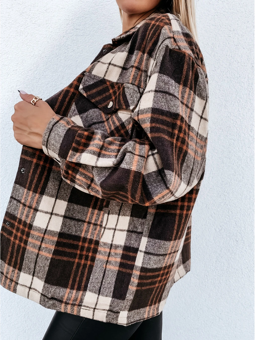 Instagram influencer autumn and winter loose fitting retro plaid long sleeved shirt jacket women\'s metal buckle wool jacket