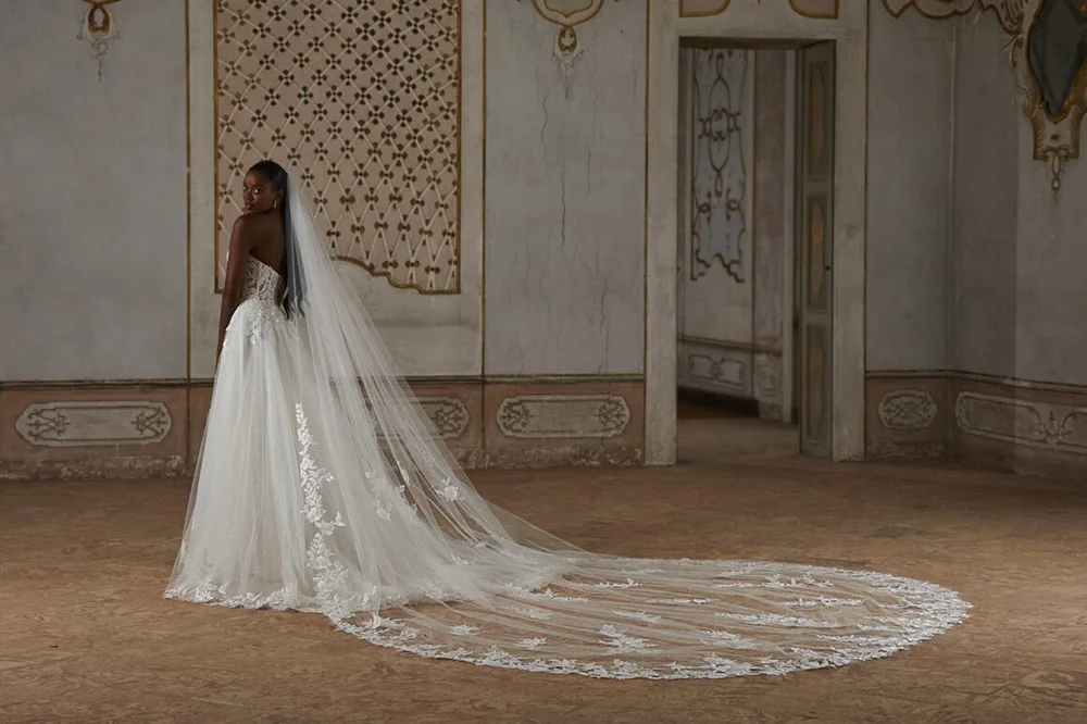 Robes de mariée de luxe dentelle Appliques détachables à manches longues robes de mariée épaules dénudées Tulle a-ligne robes de mariée personnalisées