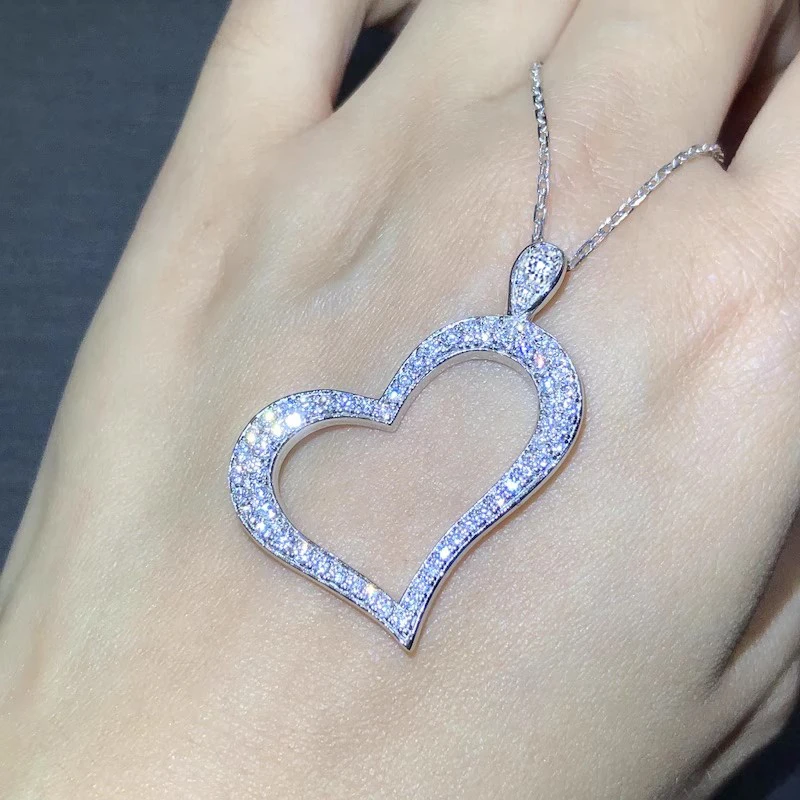 Huitan Chic Heart Shaped Pendant Necklace for Women Bling Bling Cubic Zirconia Love Necklace Wedding Party Statement Jewelry New