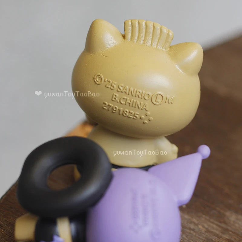 Cartoon Character Black Skin Summer Vacation Series Capsule Toy Blind Box Kuromi Cinnamoroll Collectible Figurine Desk Ornament view 4