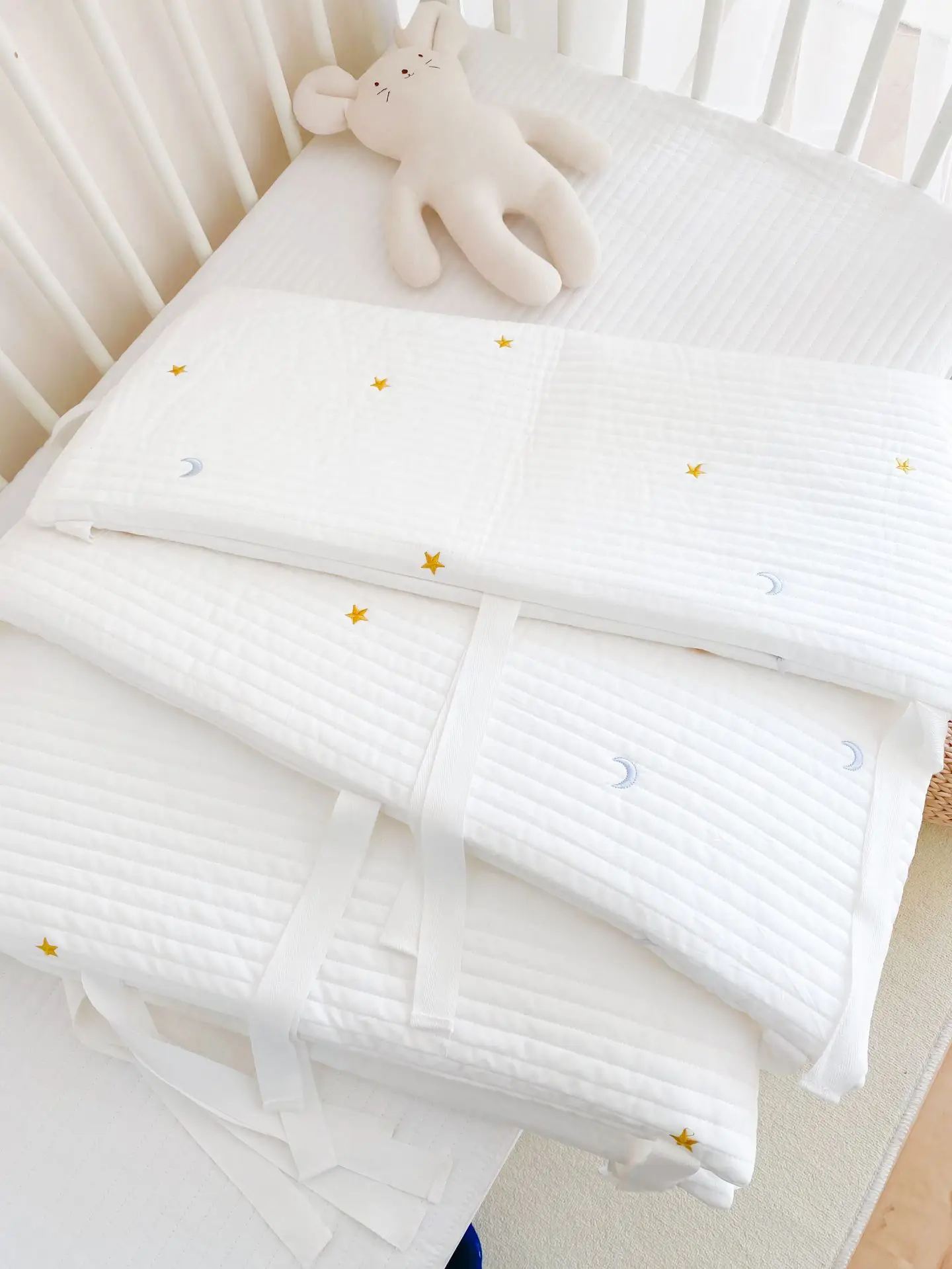 Cotton Soft Texture Infant Crib Liner Detachable Washable One-piece Baby Crib Bumper Protector Around Cushion Newborn Bedding