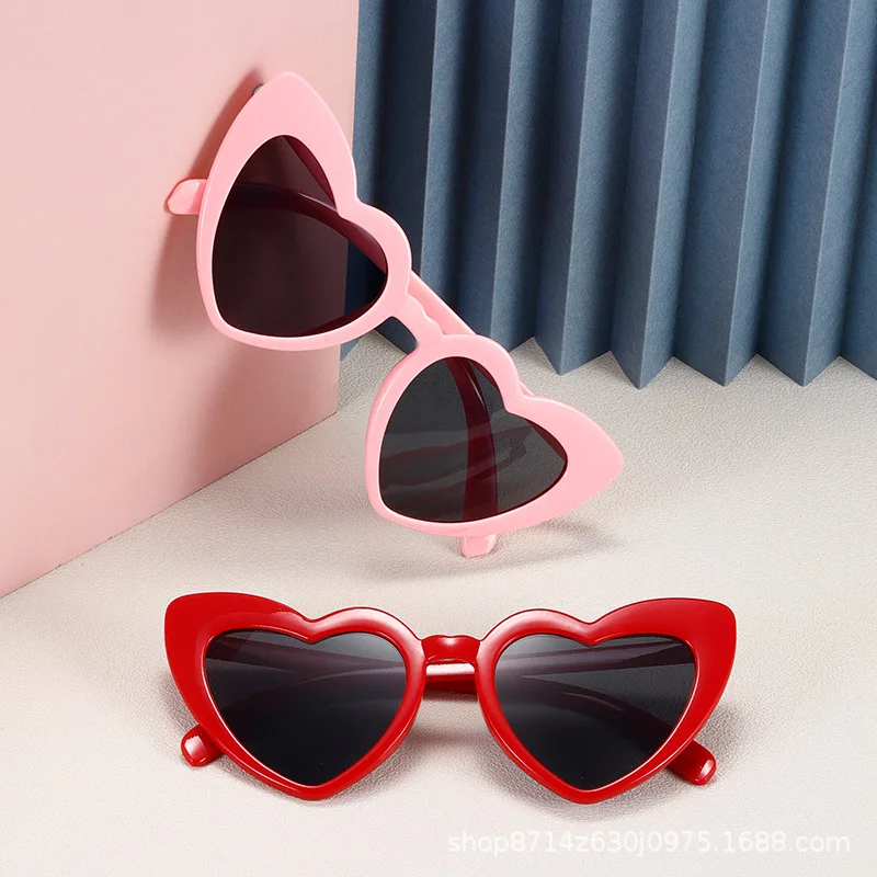 Ladies Love Heart Sunglasses Retro Big Frame Women Sunglasses UV400 Protection Summer Shades Eyewear Outdoor Protection Glasses