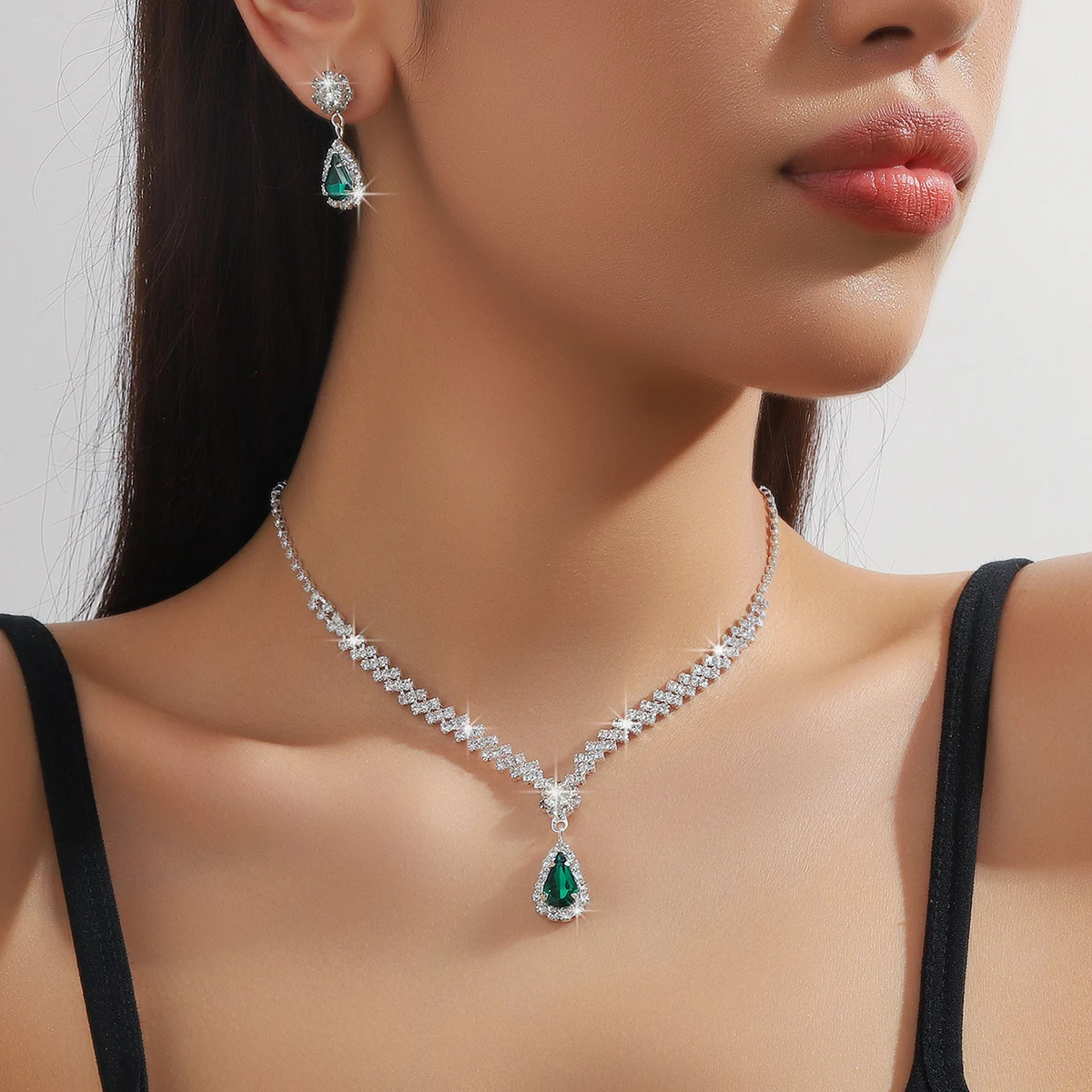 3 Pieces Fashionable Women's Water Drop Necklaces Earrings Set