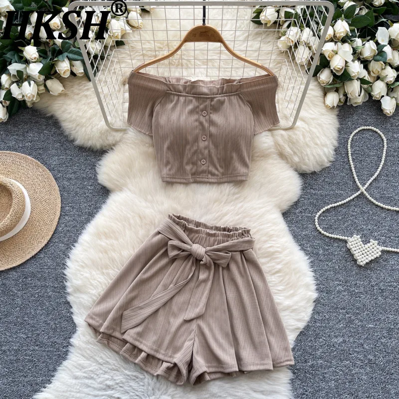 

HKSH новые летние женские легкие роскошные стильные сексуальные укороченные топы с открытыми плечами и эластичной резинкой на талии, плиссированные шорты с бантом, комплект из двух предметов HK7650