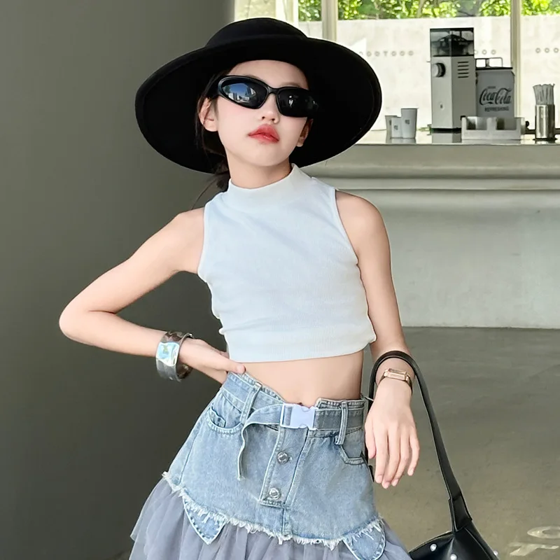 

Girls' Summer Sports Suits, Ripped Denim Shorts Sets, Two-Piece Sets for Summer, Suitable for Teens Aged 7-14