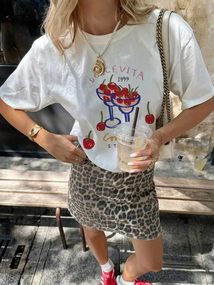 Unisex Crew Neck Short Sleeve Cotton T-Shirt Hand-Drawn Cherry Wine Glass Vita 1999 Conte Italy Graphic Print Soft Breathable Retro Wine Lover Casual Trendy Tee