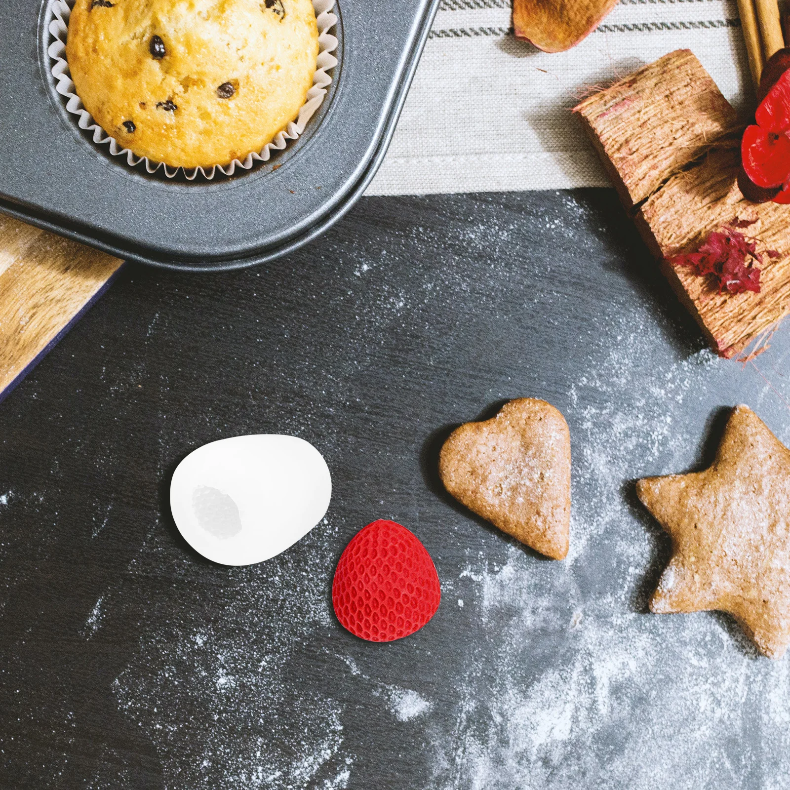 แม่พิมพ์ซิลิโคนรูปผลไม้สตรอว์เบอร์รี 2 ชิ้น สำหรับงาน DIY ทำจากวัสดุพรีเมียม ปลอดภัย ไม่เสียรูปง่าย