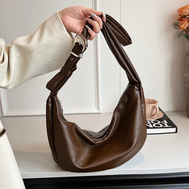 

2025 New Fashionable Solid Color Textured Shoulder Bag Retro Commuter Messenger Dumpling Bag