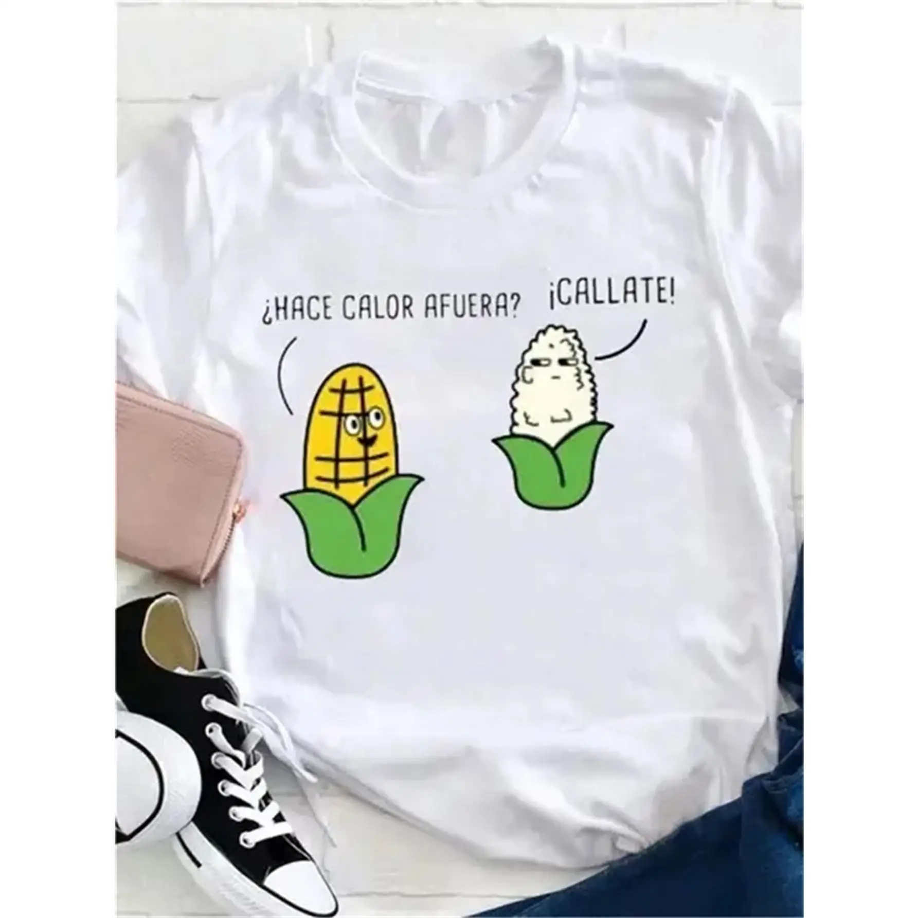 

Funny Corn T-Shirt, ''Is It Hot Outside'' Popcorn Pun Tee, Spanish Quote Gag Gift, Foodie Graphic Novelty Top, Unisex
