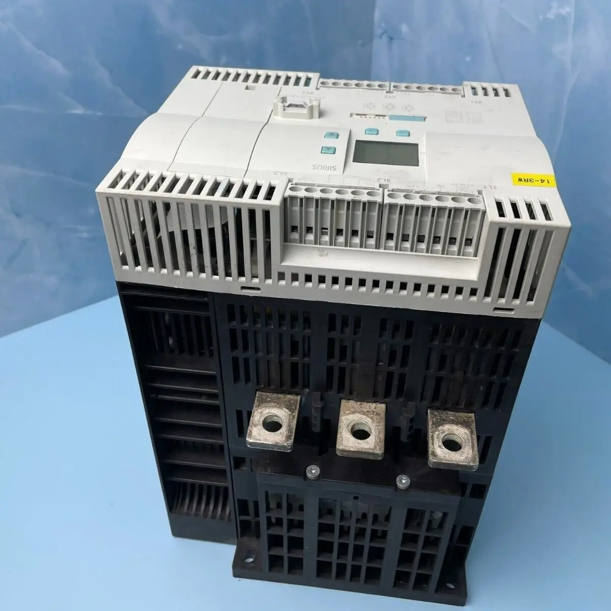 USED bekas di gudang pengiriman cepat