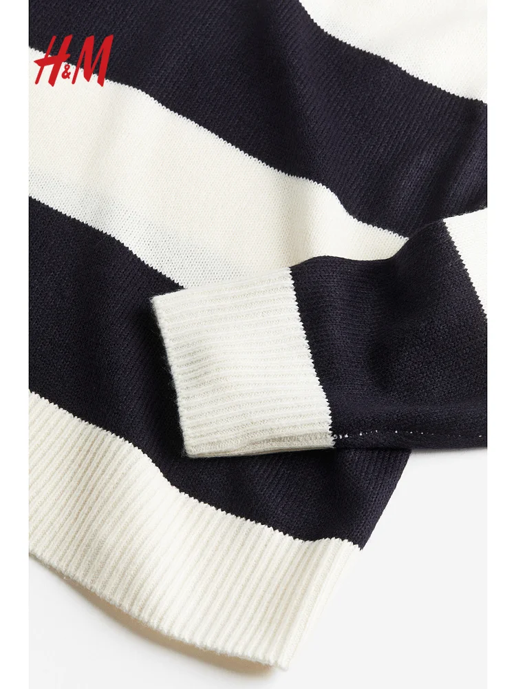 

Comfortable Loose Knitted Sweater for Women with Stripe Pattern by H&M Autumn Collection 2023 Long Sve Regular Fit