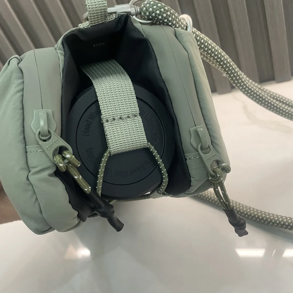 حقيبة زجاجات مياه محمولة للتنقل، حقيبة كتف صغيرة عصرية من مادة النايلون، حقيبة يد ناعمة للشباب البالغين