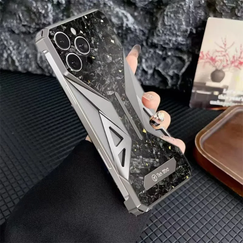 

2025New Luxury Aluminum Alloy Satin Carbon Fiber Phone Case For iPhone 16 15 Pro Max 16promax Hollow Lens Protection Phone Cover