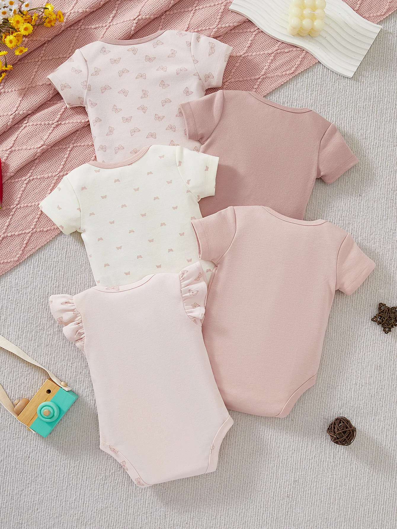 Newborn triangle romper, crawling outfit, cute baby girl style 5-piece set, suitable for all seasons: spring, summer, autumn, and winter, very suitable for outdoor activities