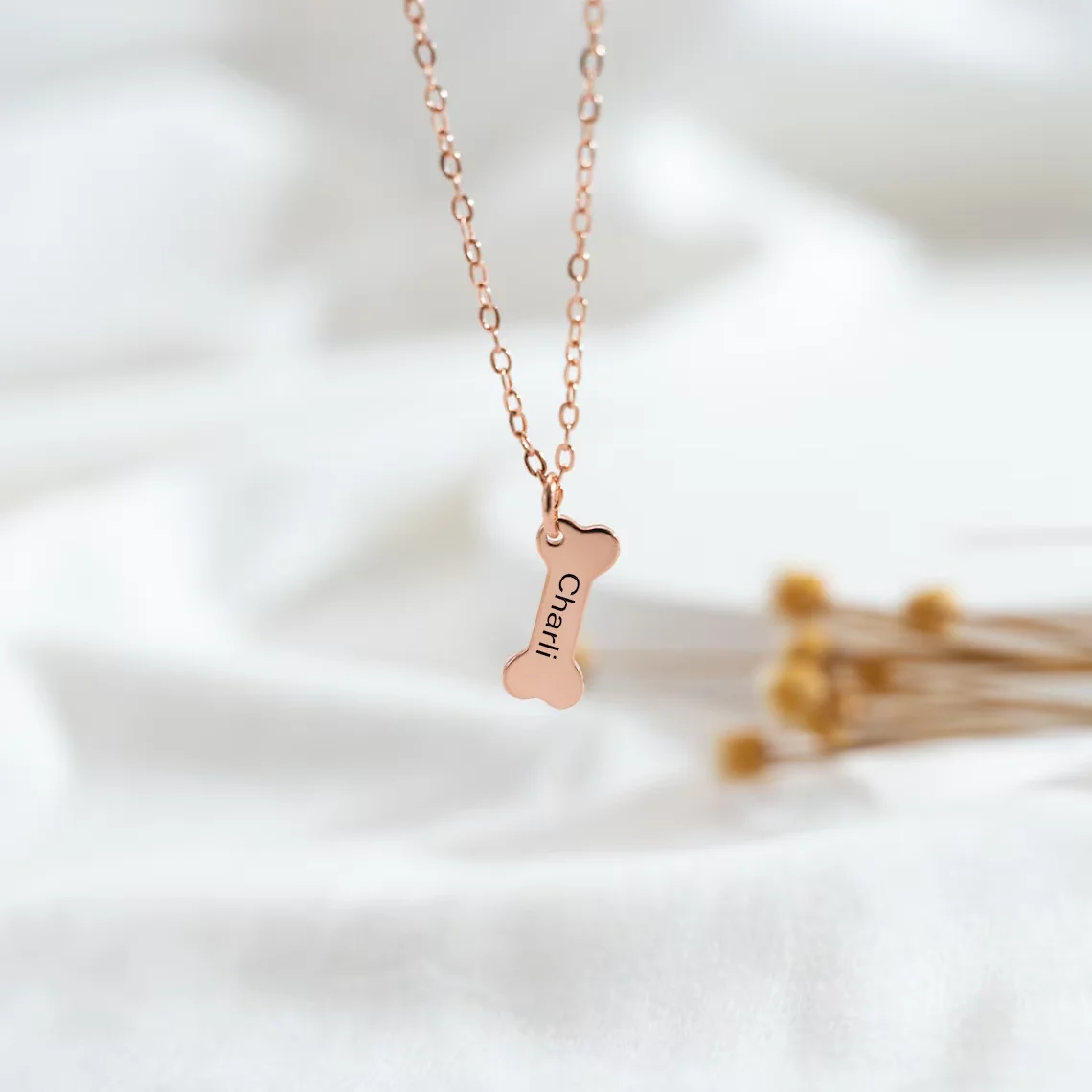 Customized pet name pendant necklace with cute bone shape stainless steel pet enthusiast pet commemorative gift
