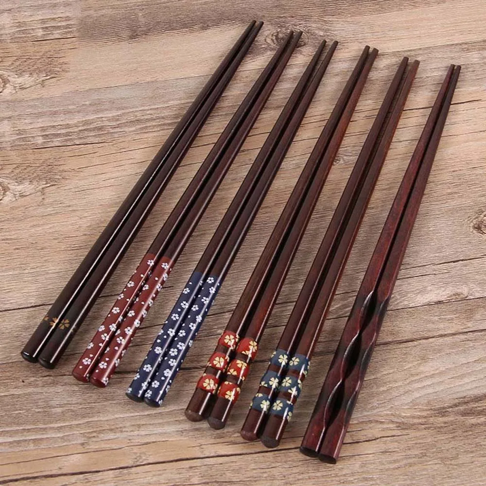 Japanese Natural Wooden Chopsticks For Puffer Fish Sushi Golden Beauty Pattern Chopsticks Kitchen Restaurant Decorations