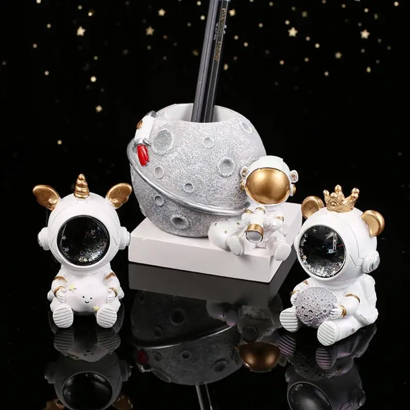 Creative Astronaut Shape Resin Pen Holders Tabletop Stationery Portable Storage Multifunctional Decorative Ornaments