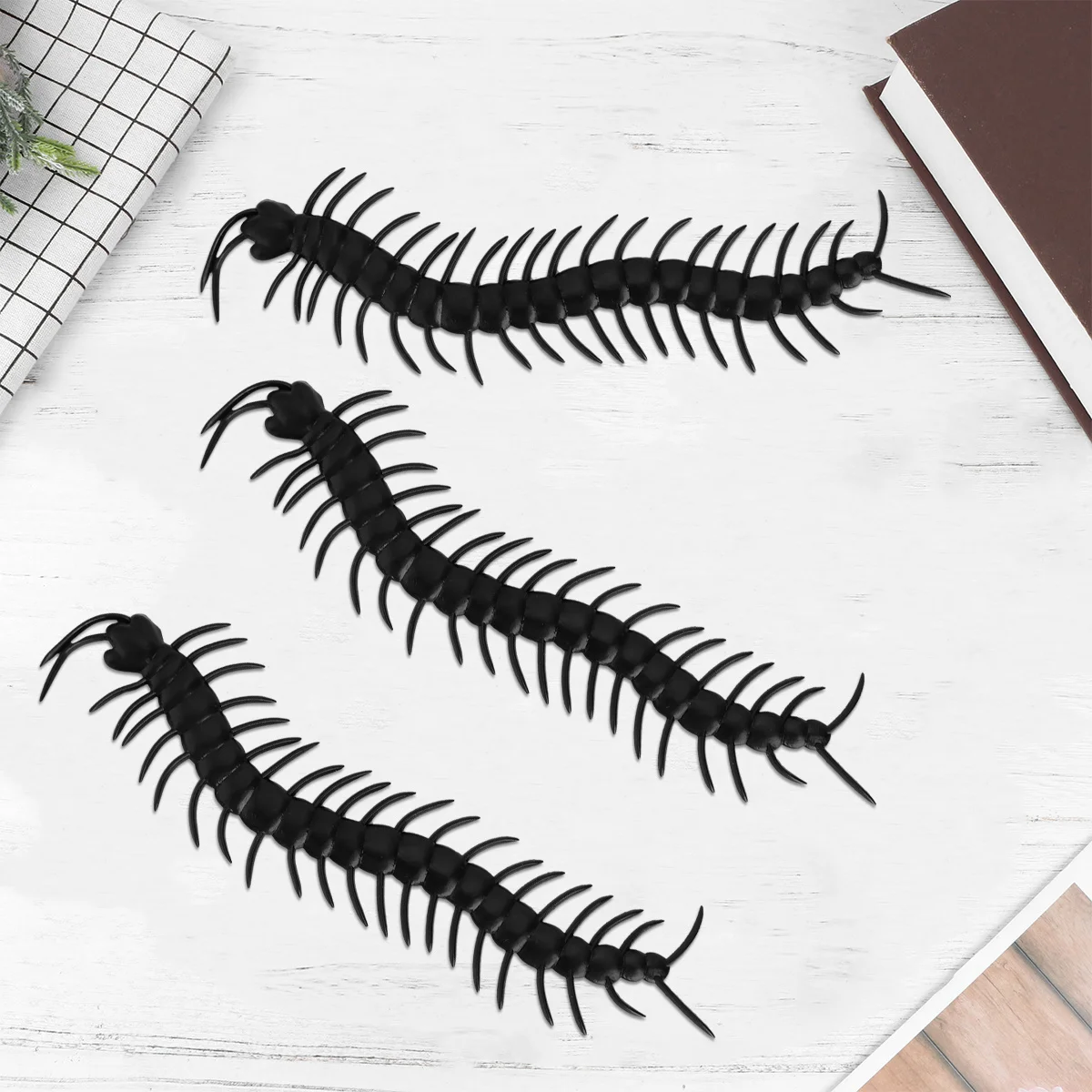 24pcs Centipede Palsu untuk Lelucon Dekorasi Halloween yang Menyeramkan Alat Peraga Hewan Menyeramkan Trik Malam Menakutkan Lelucon Menyeramkan Perlengkapan Pesta Berhantu
