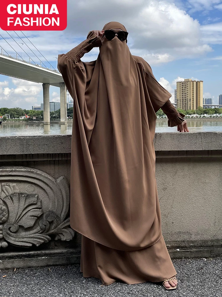 Qual o nome da roupa que as muçulmanas usam?