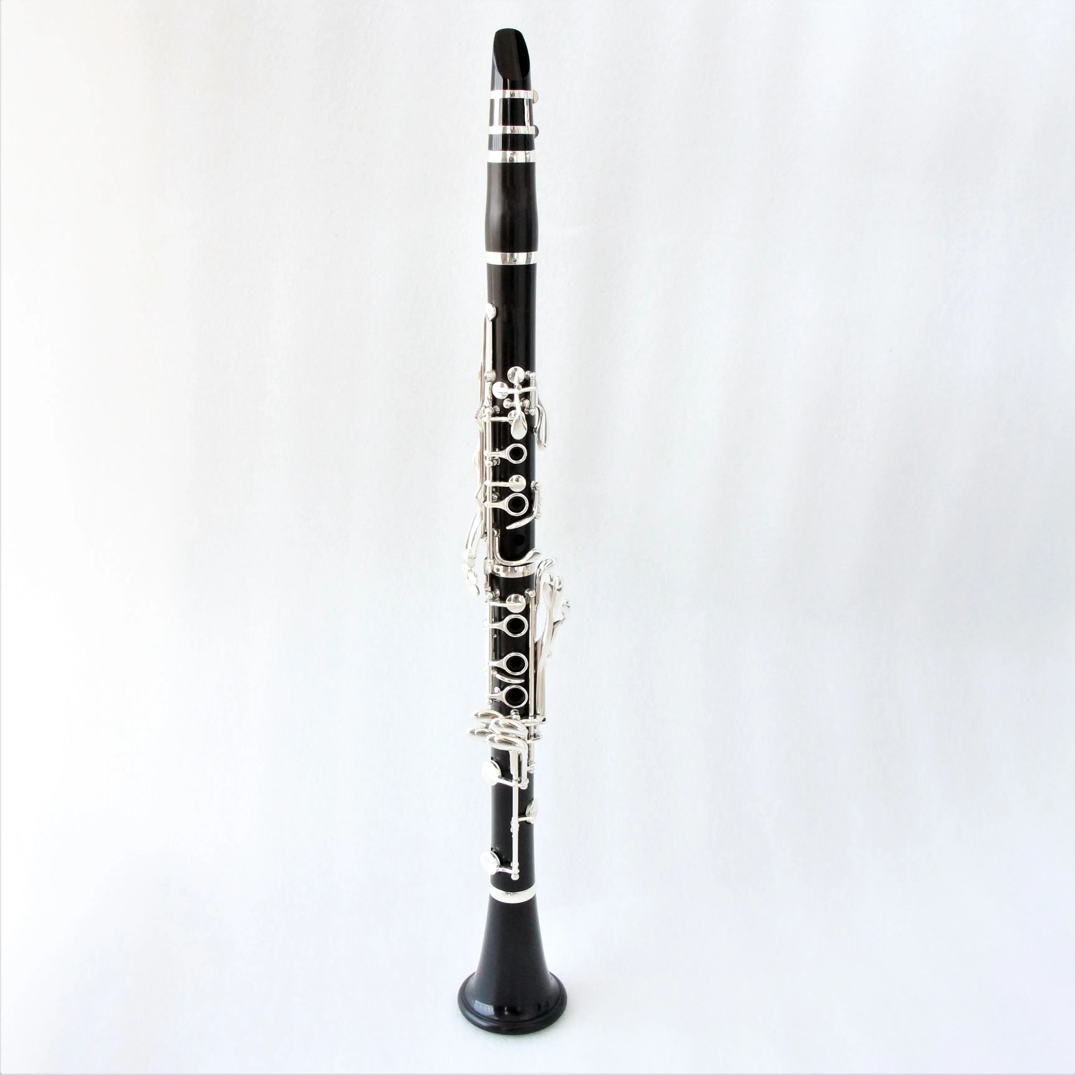 

Hot Selling Professional Silver Plate Ebony Body Clarinet Solid Wood 18keys Silver Plating Performance Level Clarinet