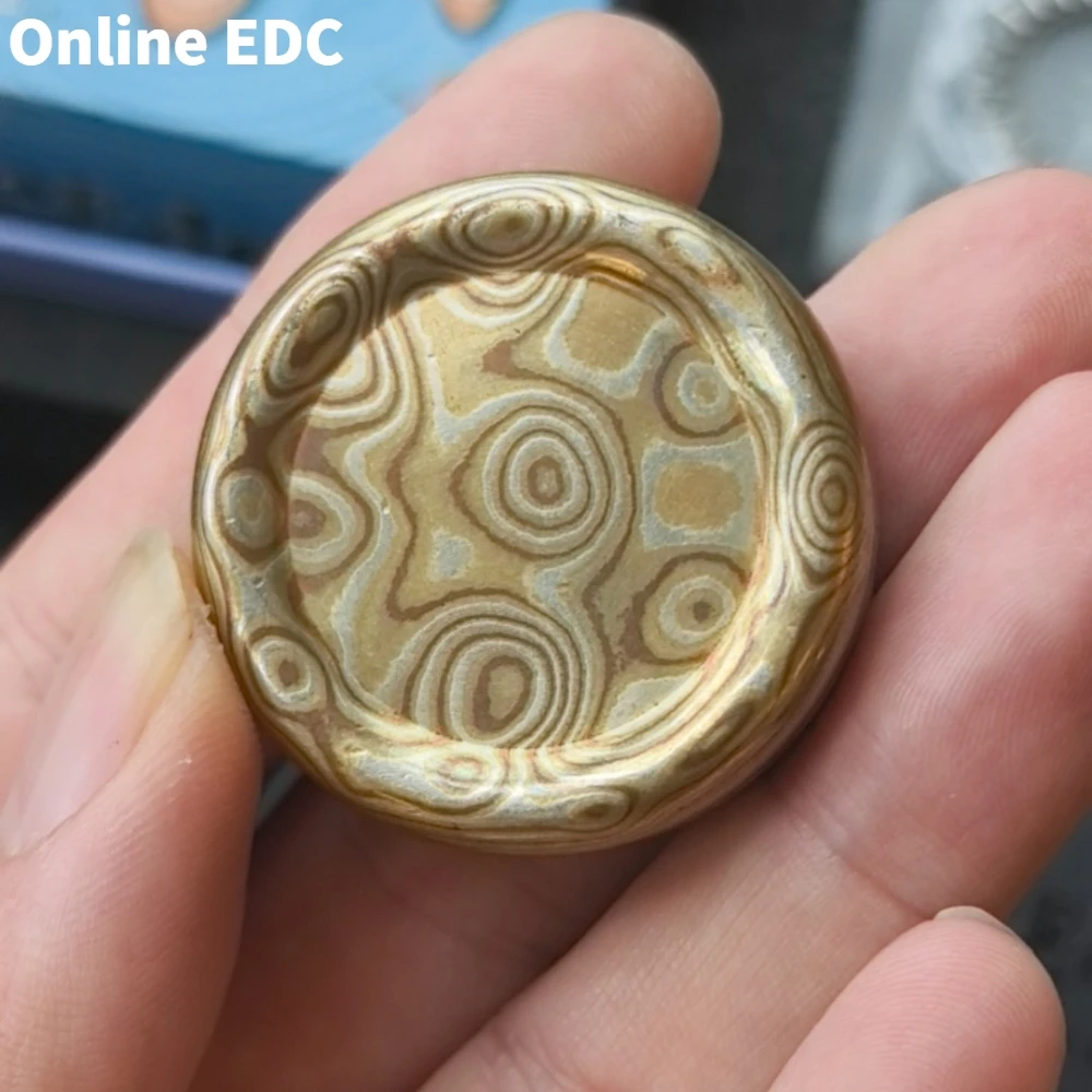 

Предварительно обращенный ACEdc, оригинальный мини-мокаме Devil, молочная крышка, тактическая монета, используемые игрушки EDC, игрушки-непоседа для взрослых