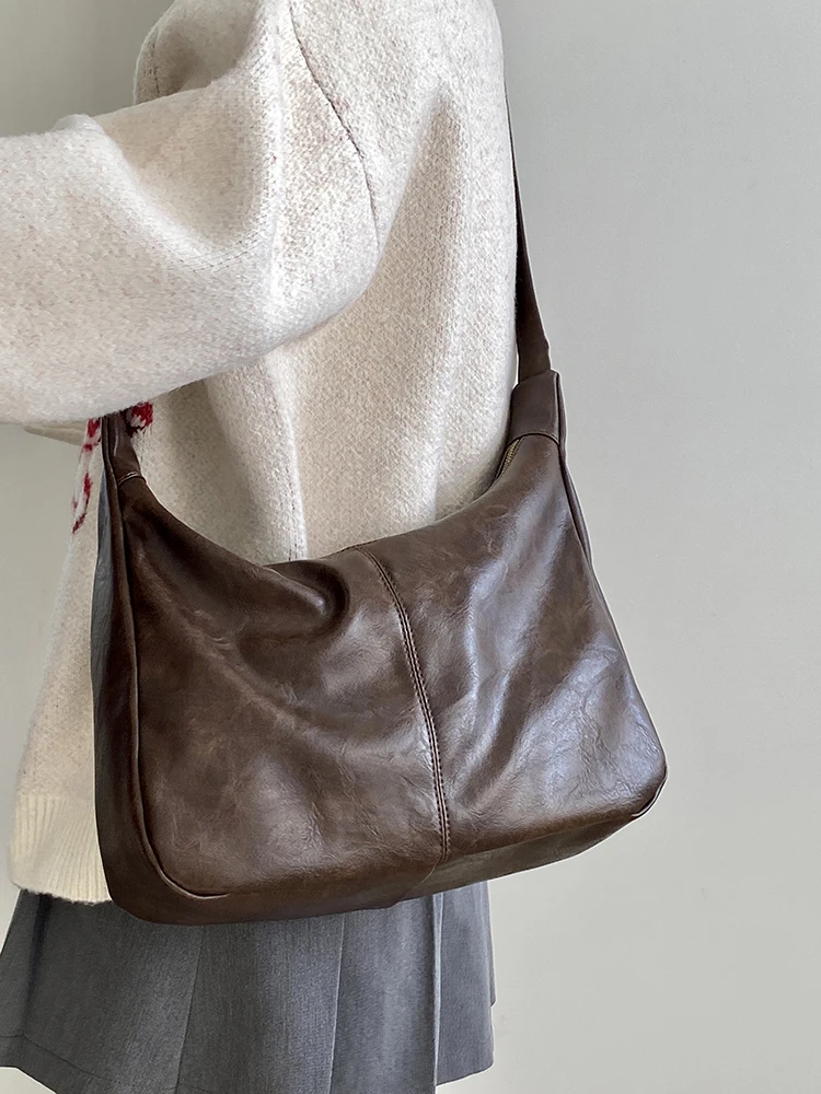 Retro Style Shoulder Bag In Pu Leather Perfect for Versatile and Simple Daily Commutes Great for College Students