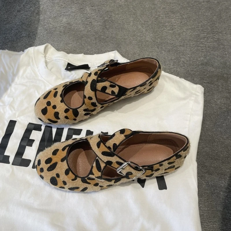 

Корейская версия, одинарные туфли с перекрестным ремнем и пряжкой, женские универсальные туфли на плоской подошве с неглубоким горлышком и круглой головкой