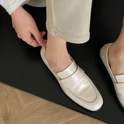 Mule Flats for Women Slip On Round Toe Loafers Cowhide Leather Casual Flat Shoes Spring Autumn Loafers Simple Style Moccasin