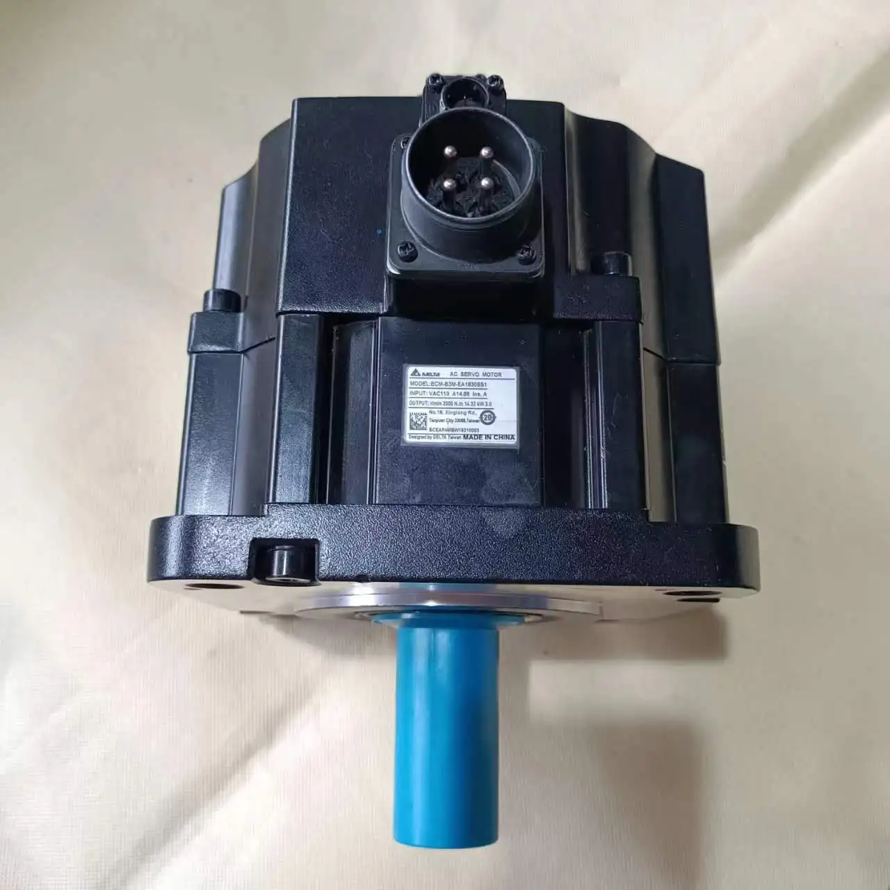 

Engineering surplus platform B3 servo 3000 watts absolute value brake motor ECM-B3M-EA1830SS1