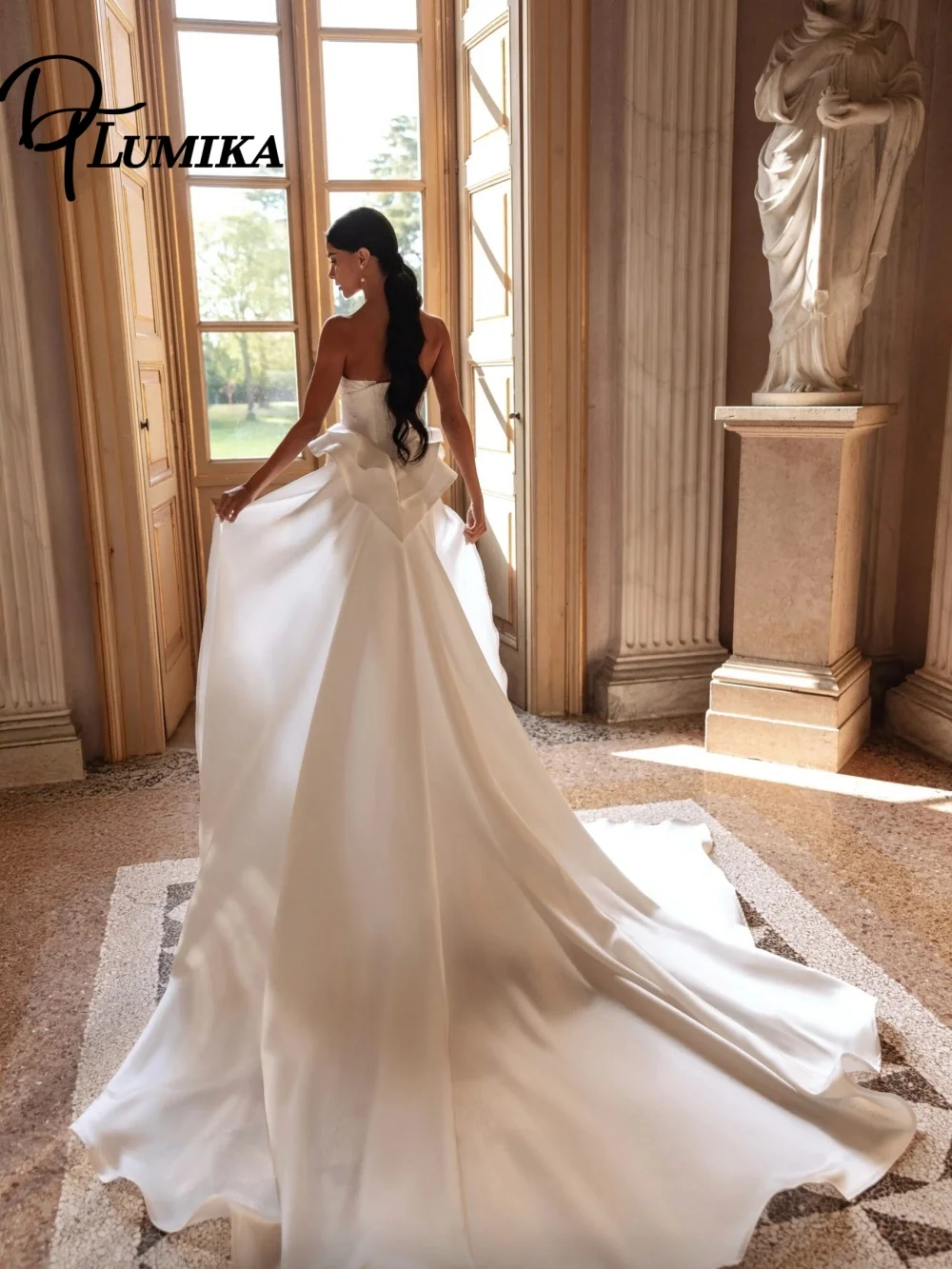 Romantic Bowknot Wedding Dress Elegant Strapless Bridal Gown Charming Sleeveless Applique Floor-Length Customized