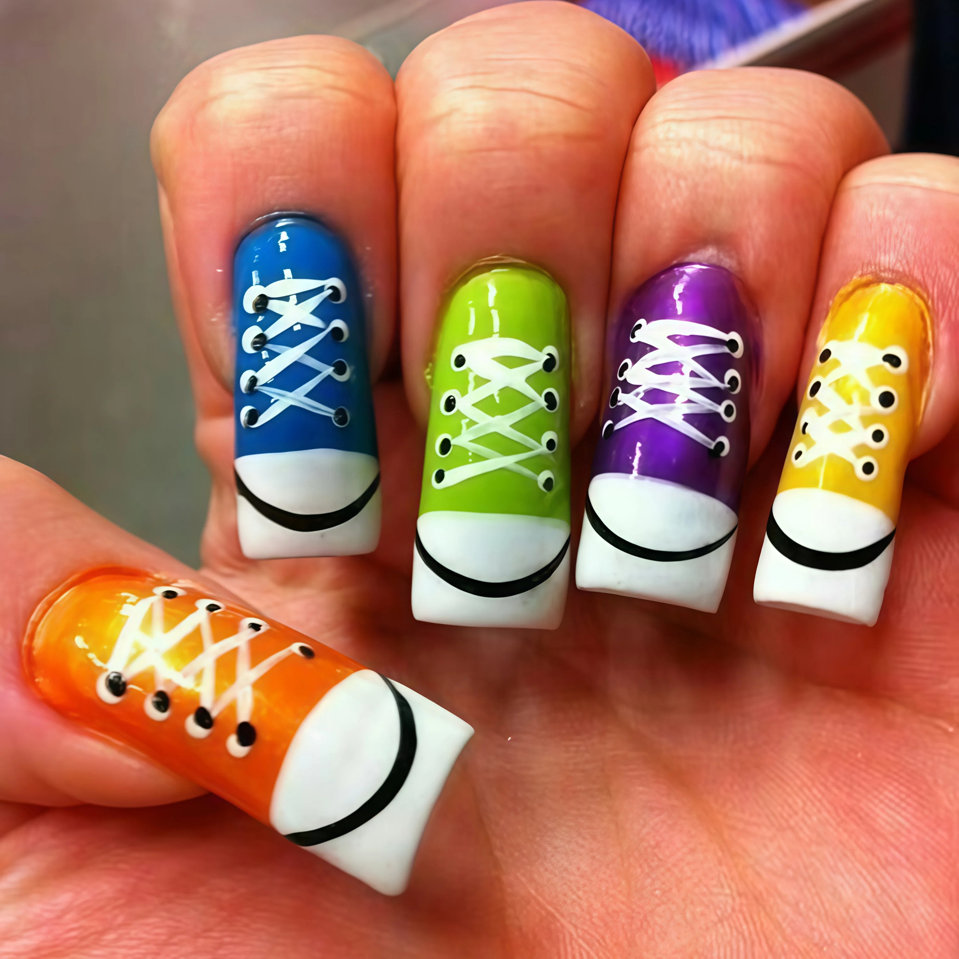24-Piece Press-On Nails in Green, Blue, Purple, Yellow, Orange, and White, Featuring a Sneaker-Style Design, Medium-Length Tube-Shaped Nails, Glossy Removable Nails, Suitable for Daily Use, Perfect for Matching Outfits, Wearable Nails, Fake Nails