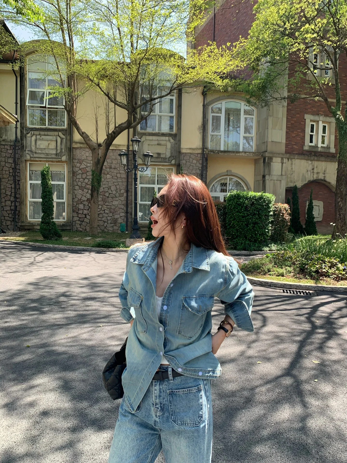 

Женская джинсовая рубашка в стиле ретро с эффектом потертости, на одной пуговице, с отложным воротником, повседневная, свободного кроя, весенняя, универсальная, удобная, дышащая