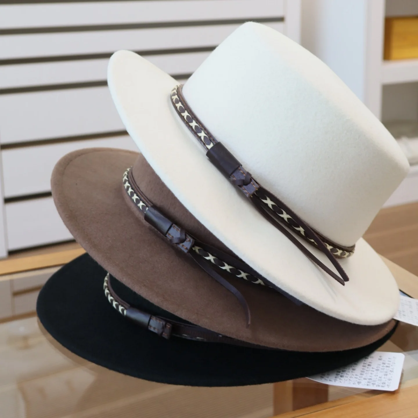 elegant-woolen-fashion-hat-for-women-belt-decorated-flat-top-warm-autumn-winter-new-style-streetwear-youth-suitable-hat