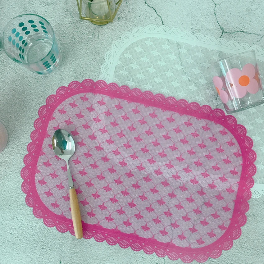 Imitation Lace Placemats for Dining Table, Plastic Kitchen Place Mat, Heat-Resistant Waterproof Washable Insulation Coffee Mats
